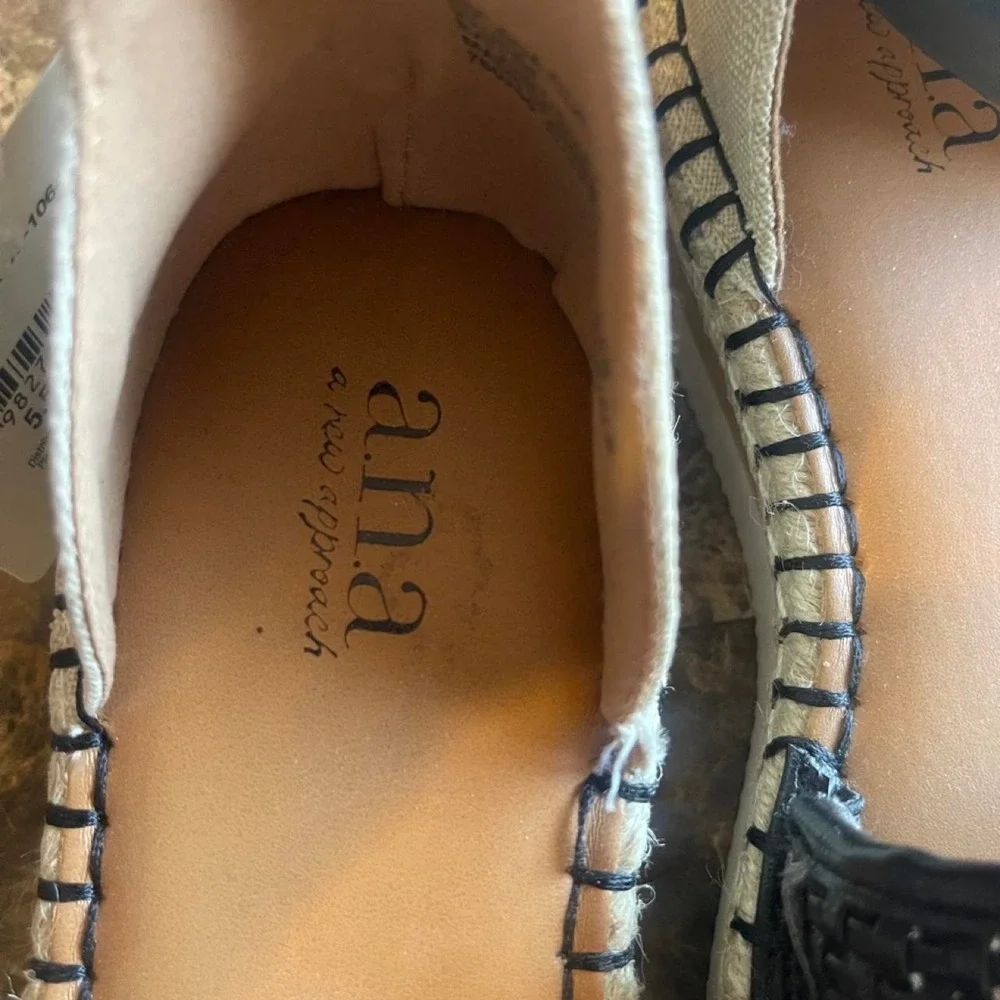 NWT Ana Women's New Approach black woven sandal beige sole black stitching  5.5